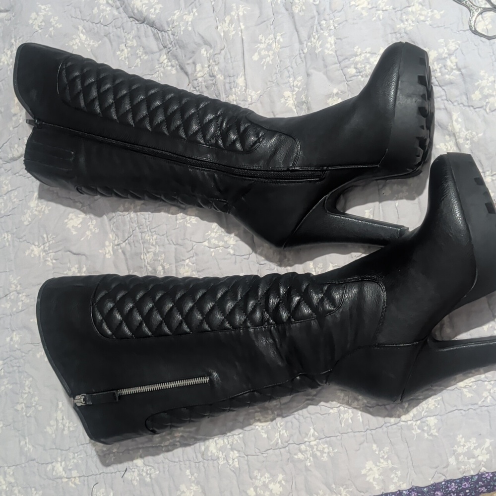 Wild Diva Lounge Quilted Knee High Platform Boots w/ Secret Pocket | Black - Picture 13 of 14